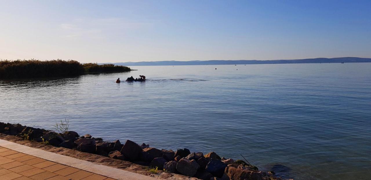 Napsugár Villa B Siófok Esterno foto